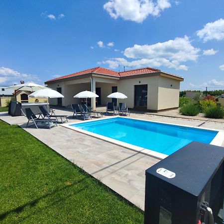 Villa Mattina, With Heated Pool And Jacuzzi Privlaka  Exterior photo